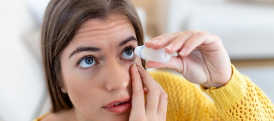 Które krople do oczu wybrać do soczewek kontaktowych -  z konserwantami czy bez?
